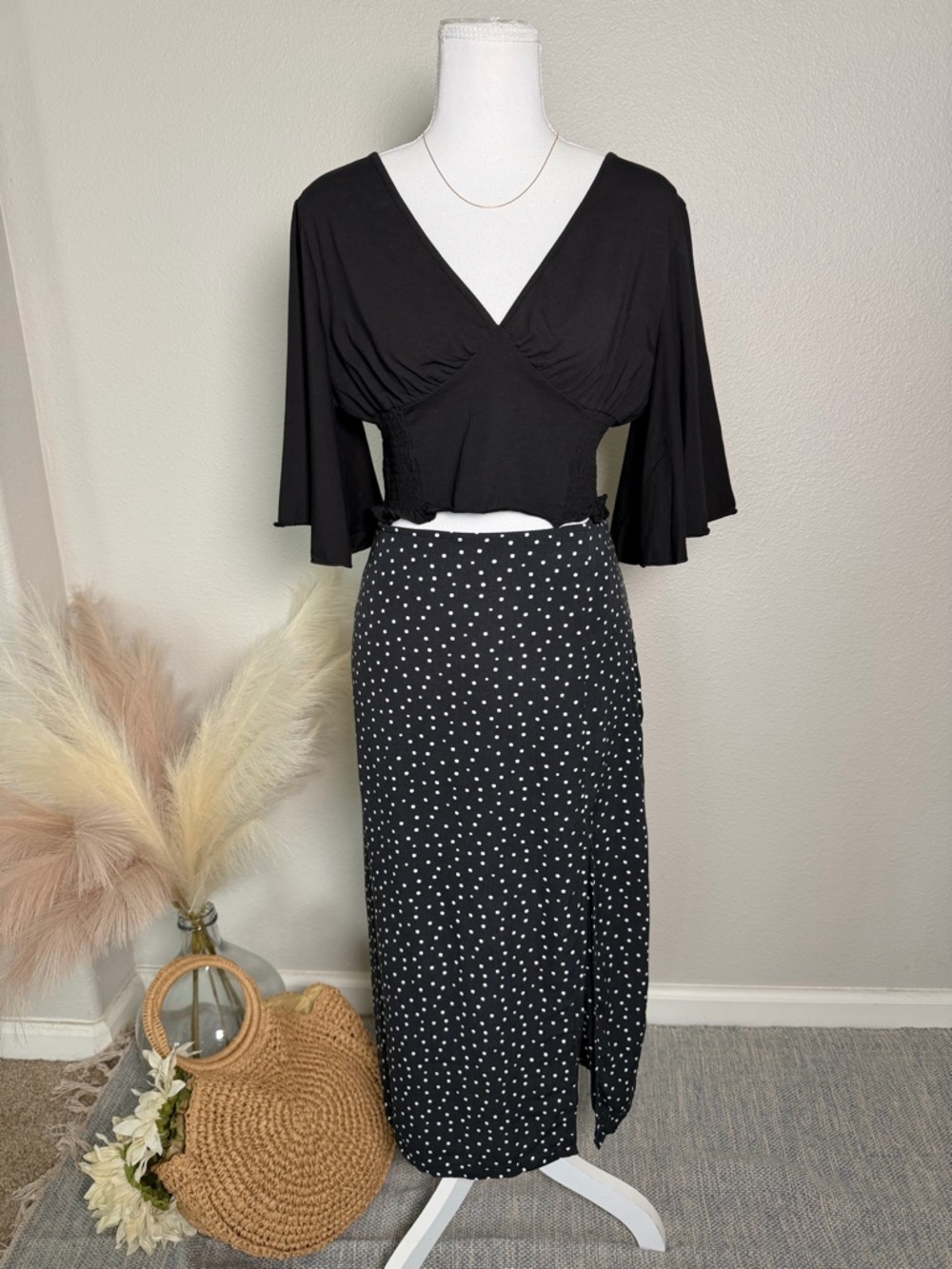 Black V-Neck Flutter Sleeve Crop Top - Picture 3 of 8